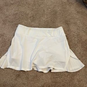 Whit lululemon tennis skirt
